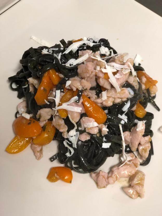 Tagliolini al nero con ricotta salata e pomodorini Tagliolini al nero con ricotta salata e pomodorini