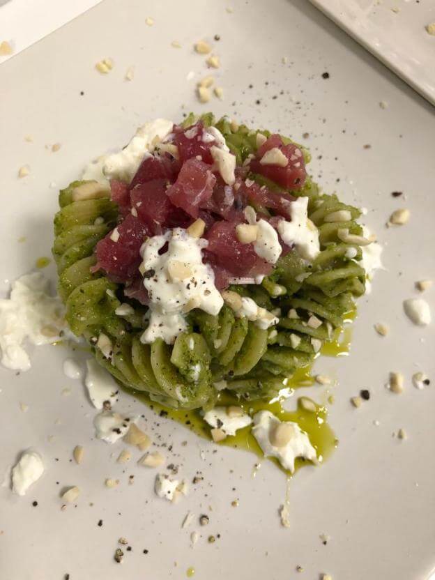 Fusillone pesto ,tartare di tonno e stracciatella Fusillone pesto ,tartare di tonno e stracciatella