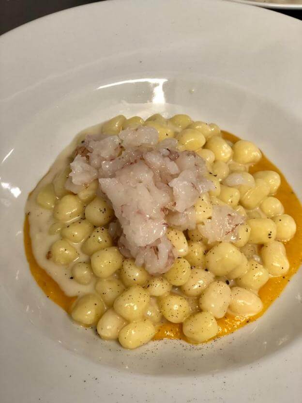 Crema di zucca, gorgonzola e battuta di gamberi Crema di zucca, gorgonzola e battuta di gamberi